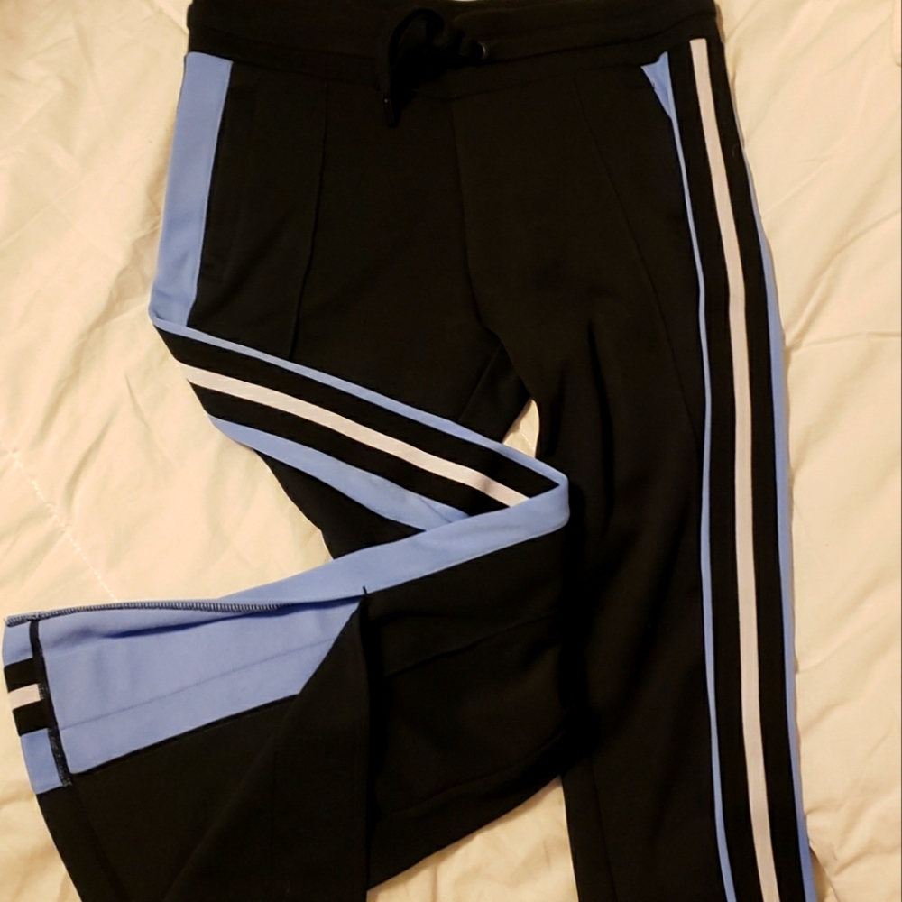 DKNY Size M Cornflower Blue striped sweats